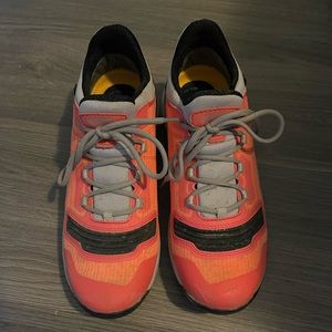 Ladies Keen waterproof hiking sneakers, size 8.5.